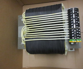 Трансформатор
Steuer-Transformator nach DIN EN 61558
Eingangsspannung: 400 V
Ausgangsspannung: 230 V
Leistung: 10000 VA
Frequenz: 50 – 60 Hz
Schutzart: IP00
Umgebungstemperatur:  max. + 40°C BLOCK Transformatoren