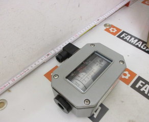 Сигнализация
Flow Rate Alarms
M:
meter style:........ Flow Alarm
(1 switch)
3:
port size range:.... 1/4” - 1/2”
A:
material:........... Aluminum
6:
pressure rating:.... max. 3500 psig
H:
fluid media:........ Oil @ 0.873
specific gravity
A:
porting/thread type: 3/8” NPTF,
dry seal
05:
flow range:......... 0.5 - 5.0 gpm AW Lake